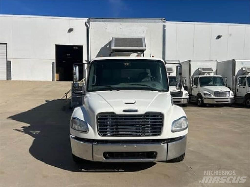 Freightliner M2-106 Camiones caja cerrada