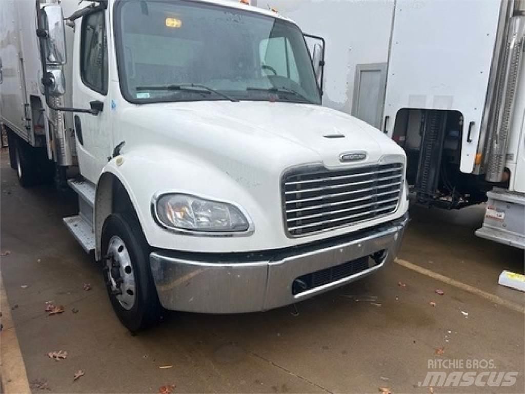 Freightliner M2-106 Camiones caja cerrada