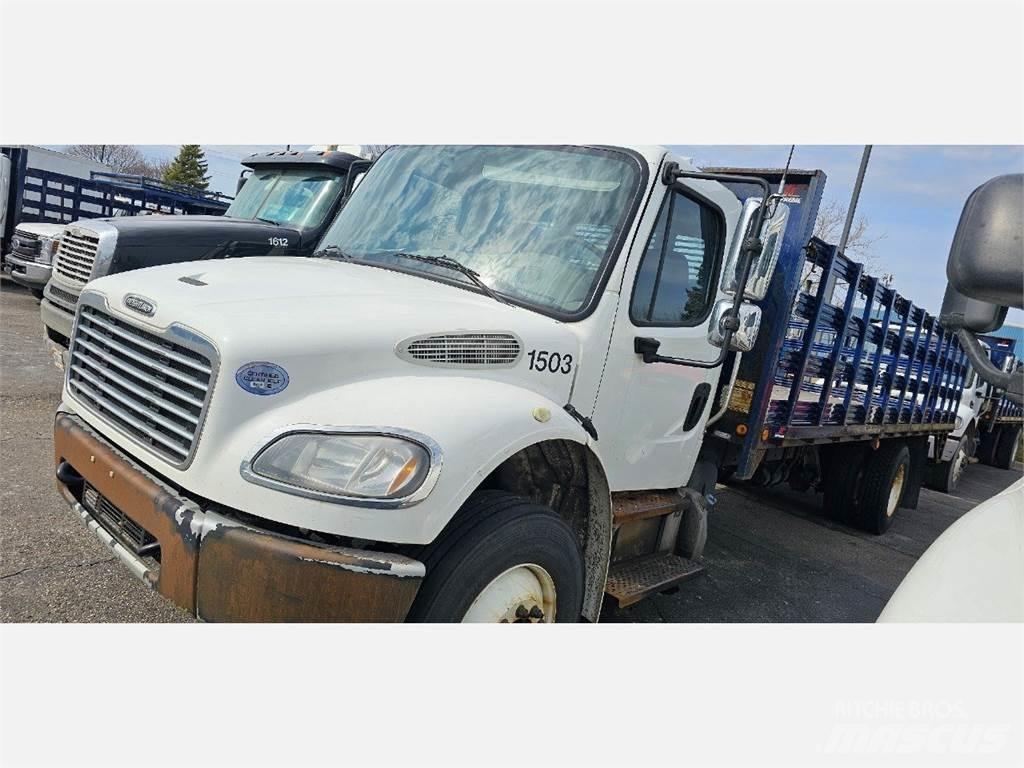 Freightliner M2 106 Camiones plataforma