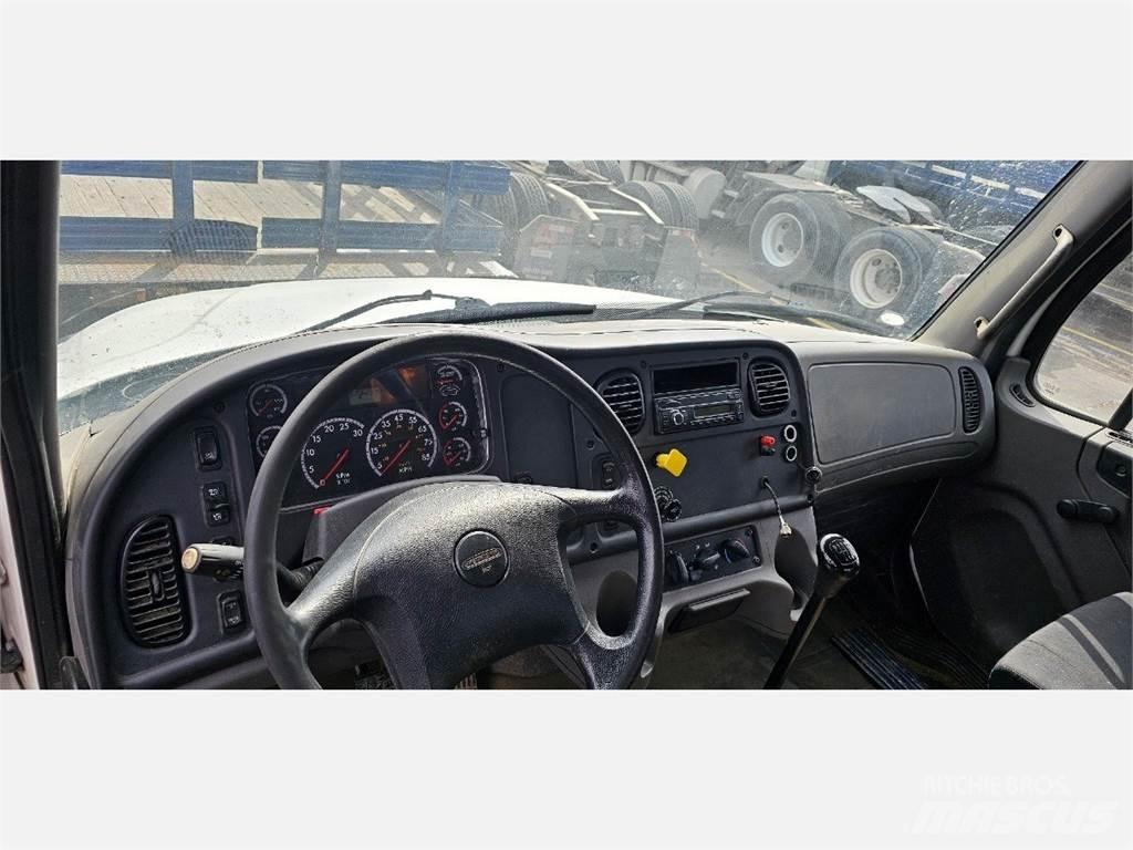 Freightliner M2 106 Camiones plataforma