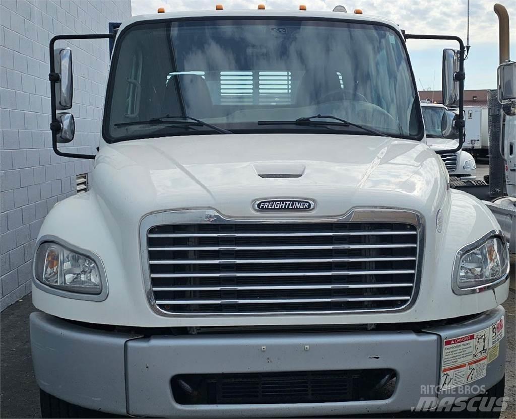Freightliner M2 106 Camiones plataforma