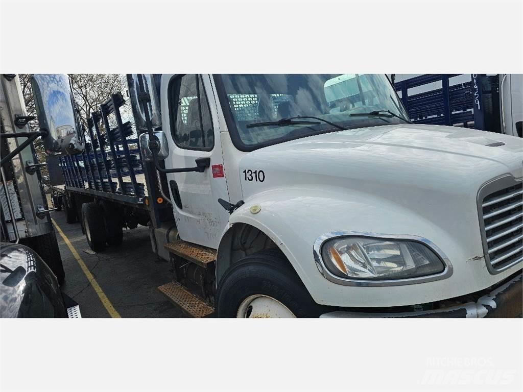 Freightliner M2 106 Camiones plataforma