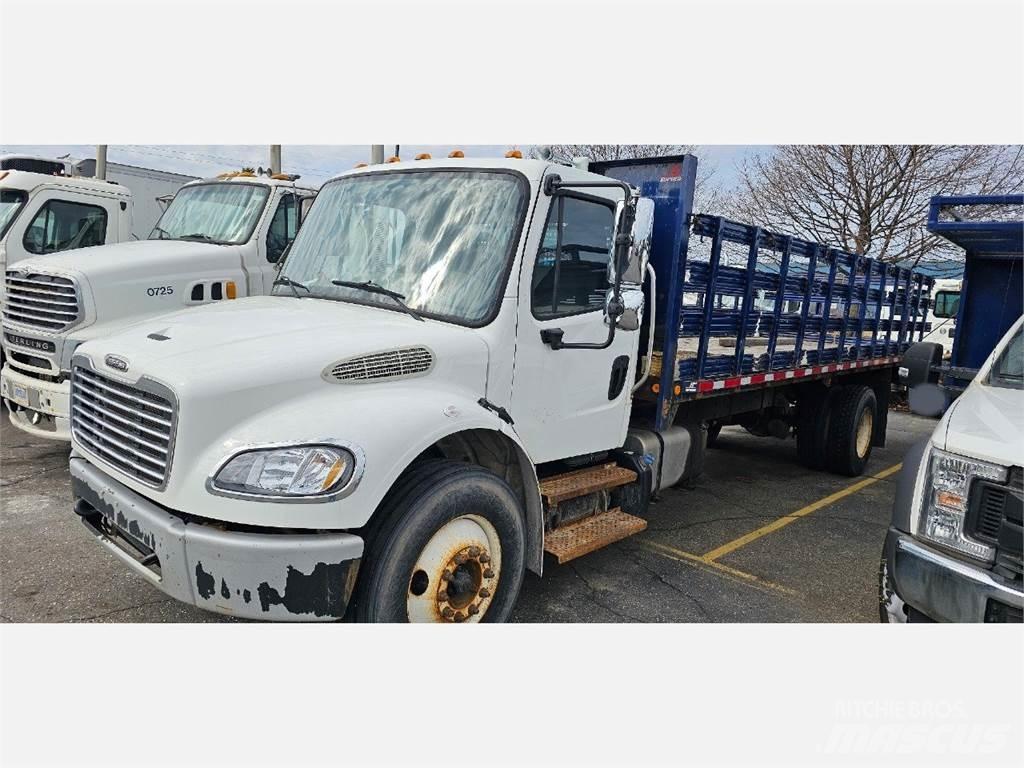 Freightliner M2 106 Camiones plataforma