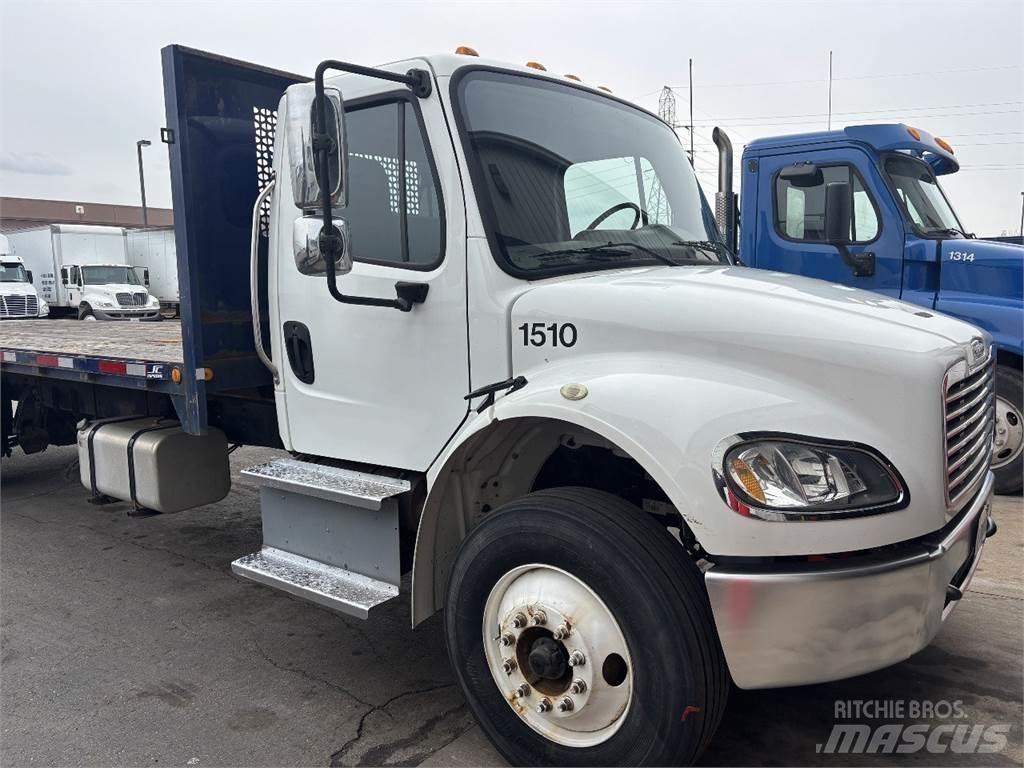 Freightliner M2 106 Camiones plataforma