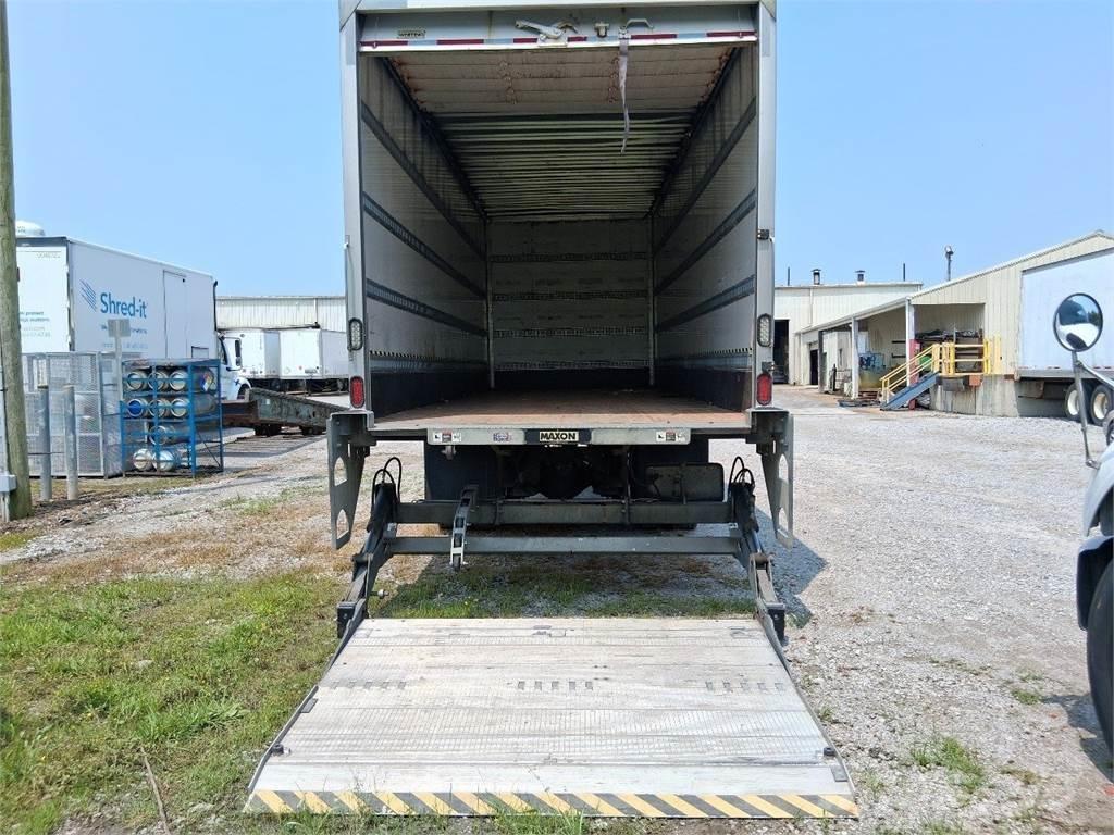 Freightliner M2-106 Camiones caja cerrada