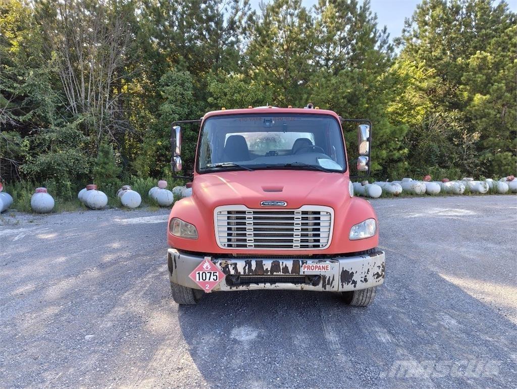 Freightliner M2 106 Otros camiones