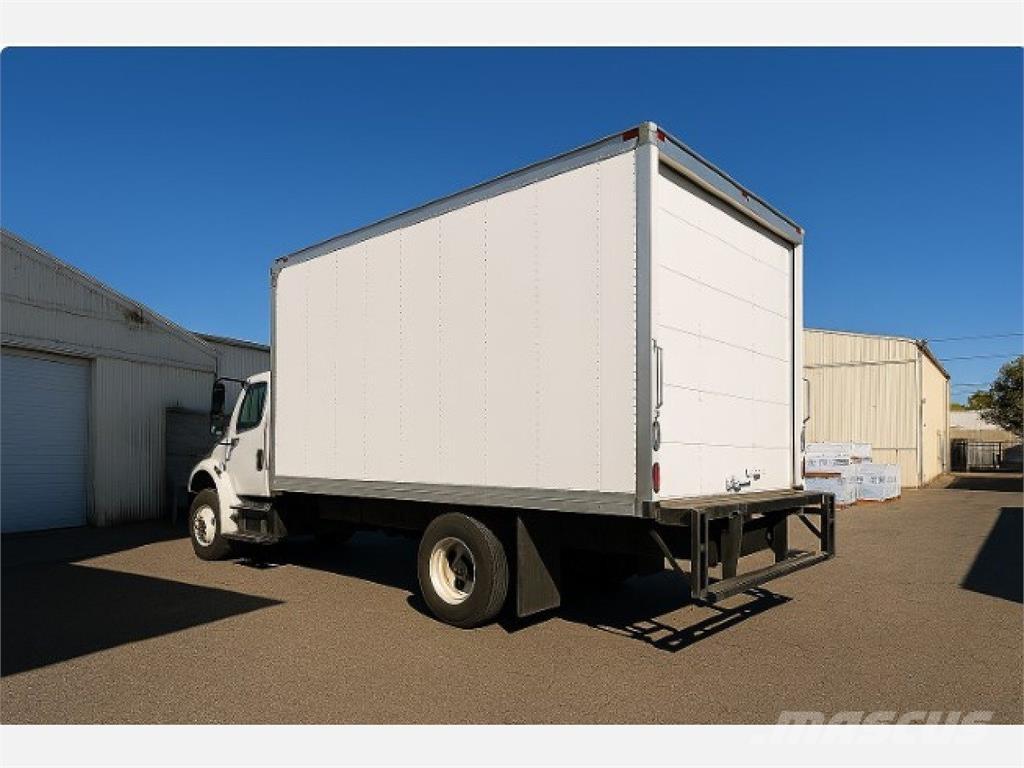 Freightliner M2 106 Camiones caja cerrada