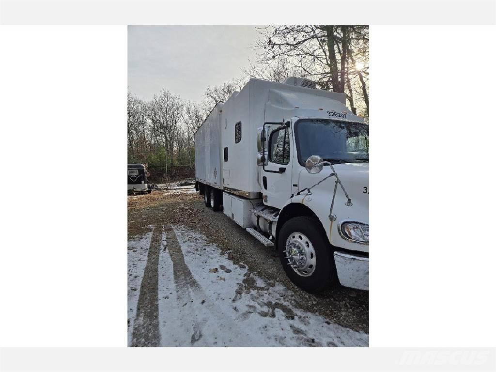 Freightliner M2-112 Camiones caja cerrada
