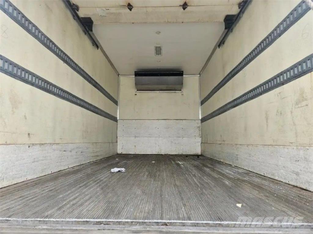 Hino 195 Isotermos y frigoríficos