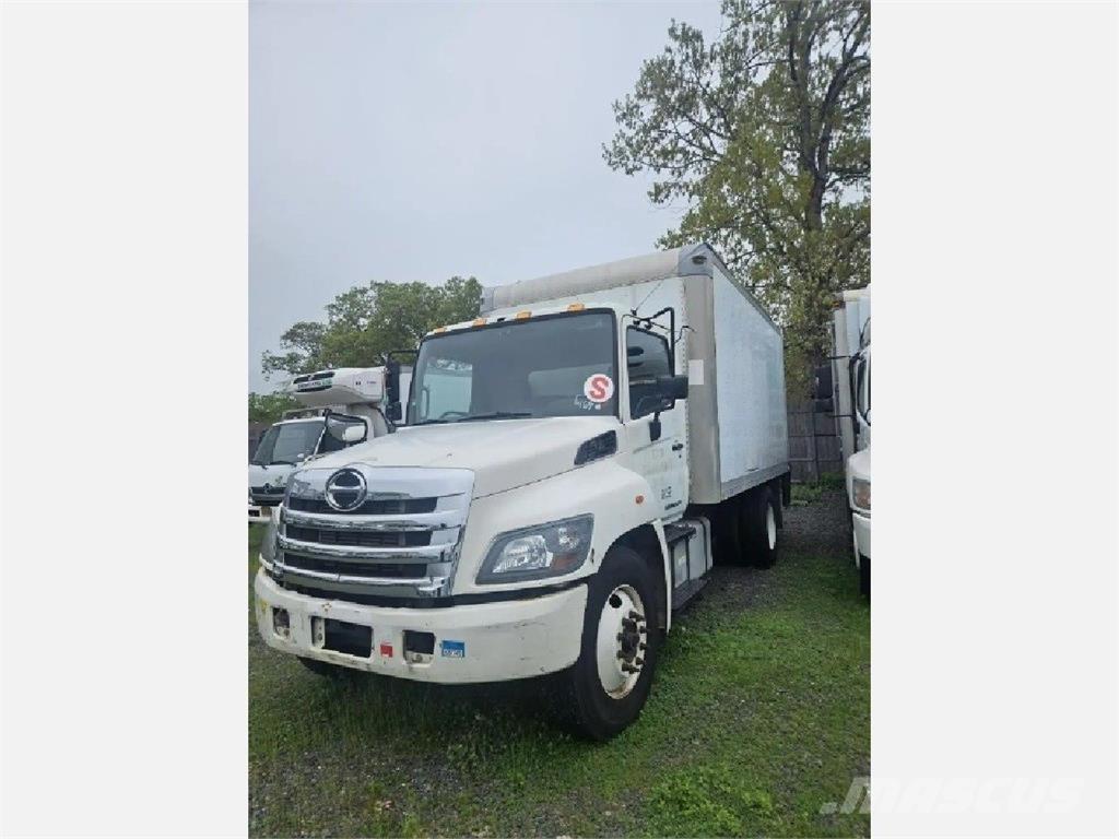 Hino 338 Camiones caja cerrada