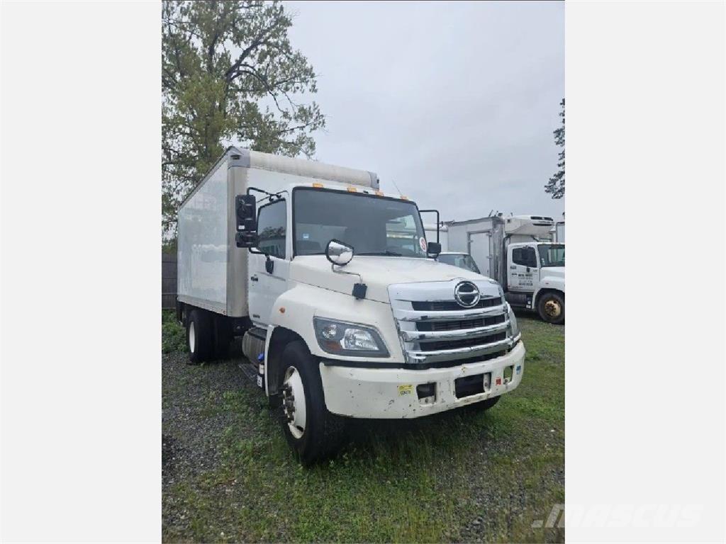 Hino 338 Camiones caja cerrada