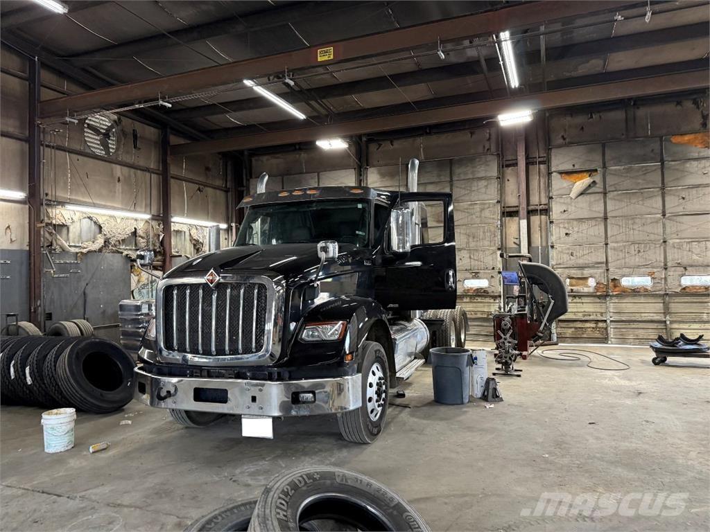 International HX620 Cabezas tractoras