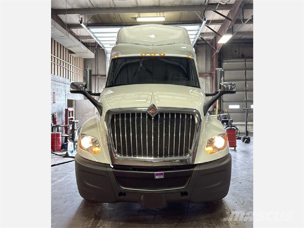 International LT625 Cabezas tractoras