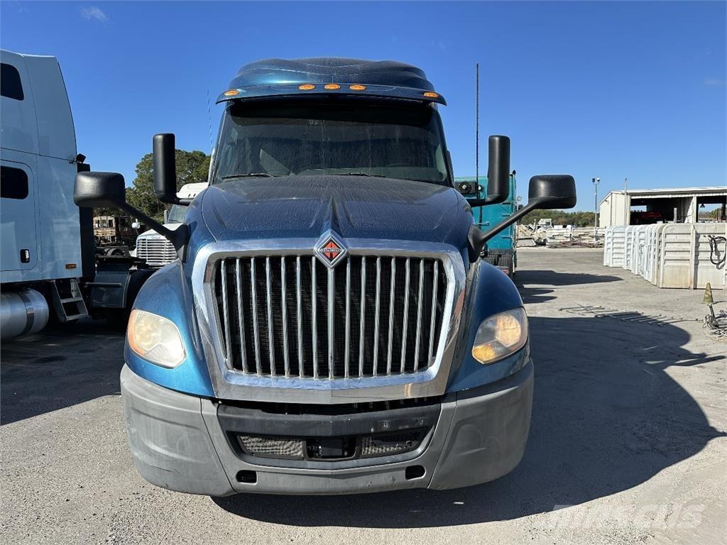 International LT625 Cabezas tractoras