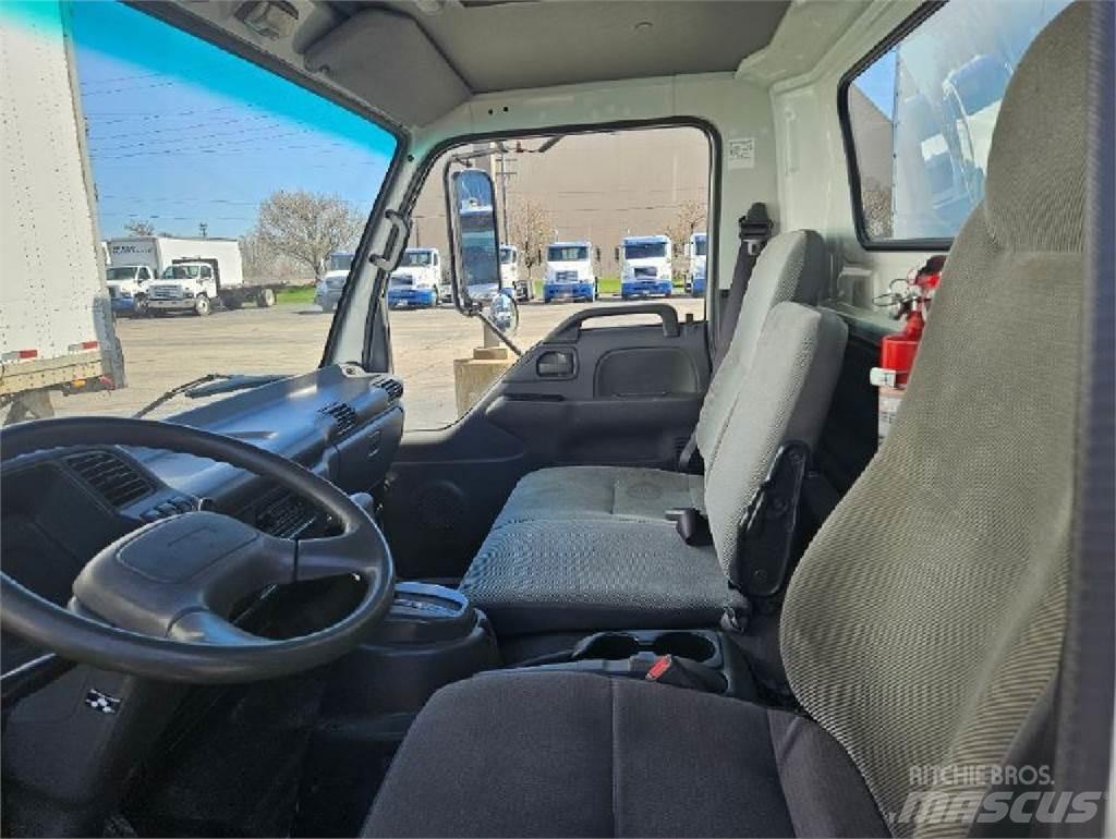 Isuzu NPR Camiones caja cerrada