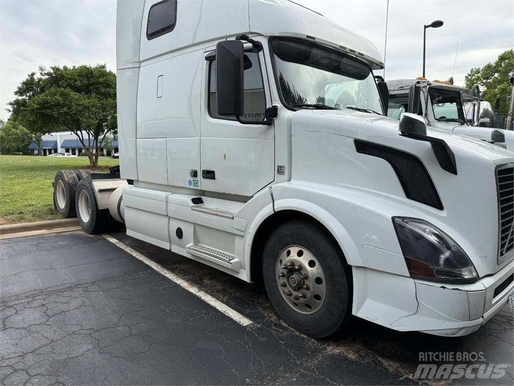 Volvo VNL64T670 Cabezas tractoras