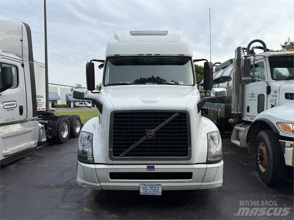 Volvo VNL64T670 Cabezas tractoras