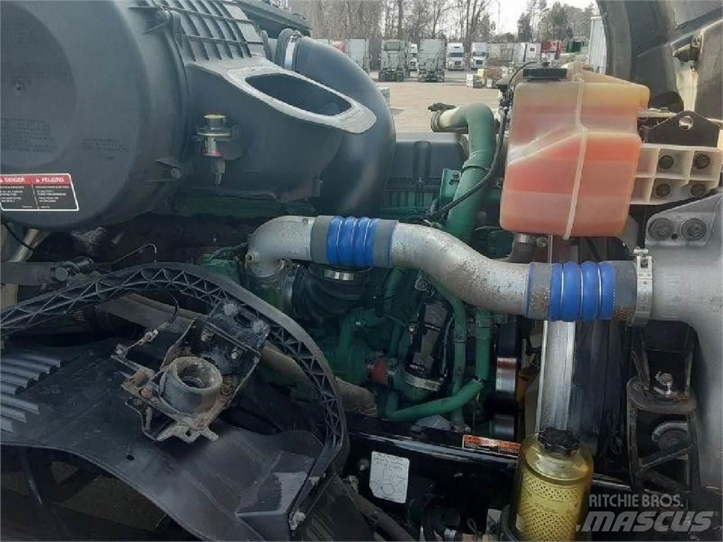 Volvo VNL64T670 Cabezas tractoras