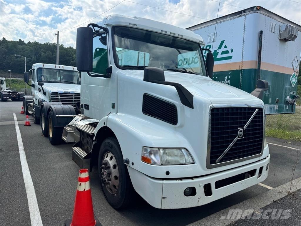 Volvo VNM64T200 Cabezas tractoras
