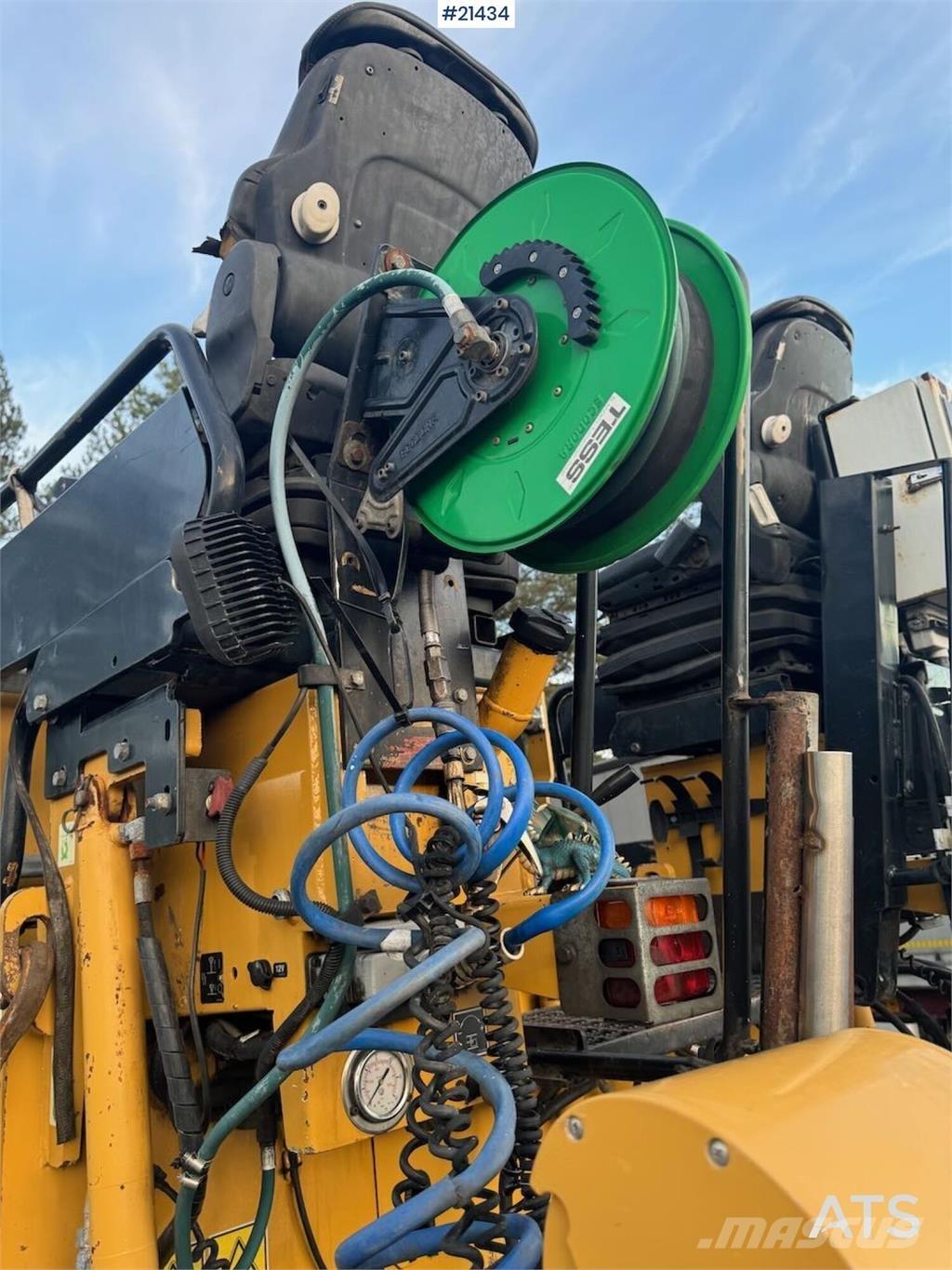 CAT AP 300 Asfaltadoras