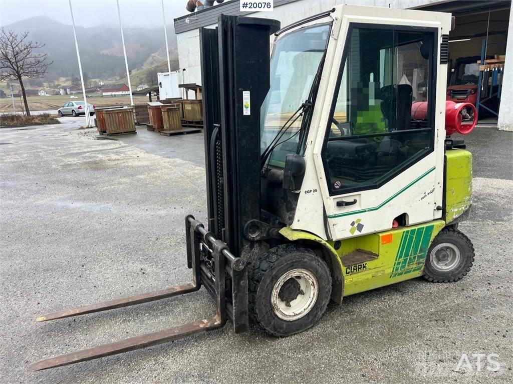 Clark CGP 25 truck Almacenaje - Otros