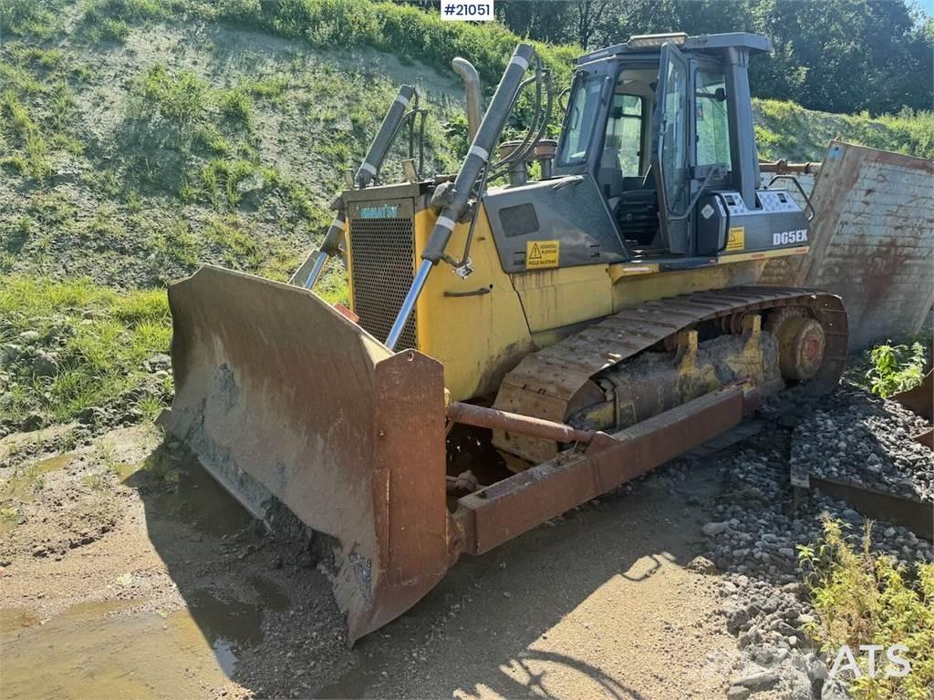 Komatsu D65EX Dozer Buldozer sobre oruga