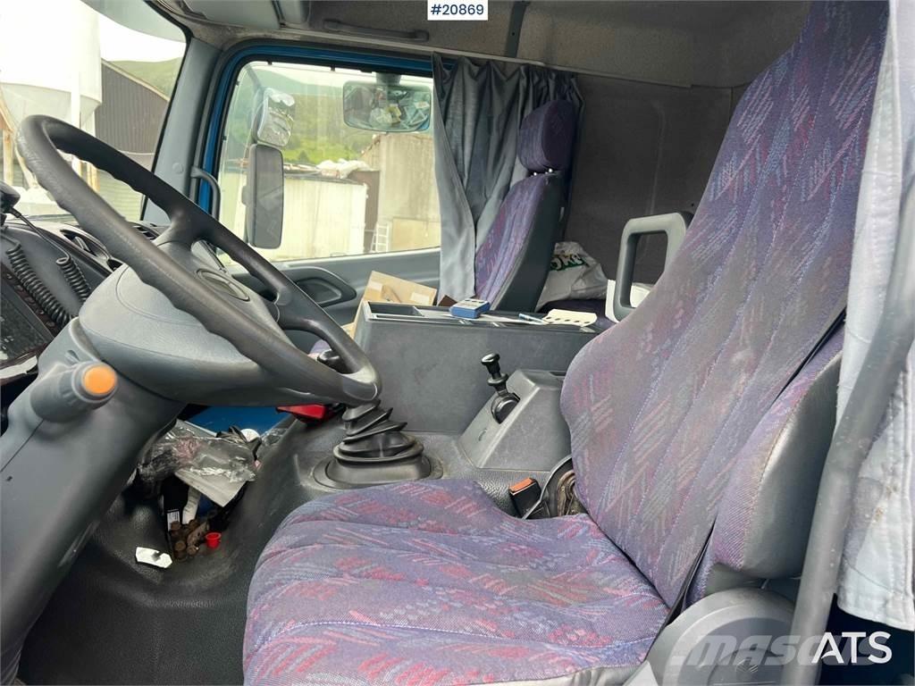 Mercedes-Benz 1523 Camiones caja cerrada