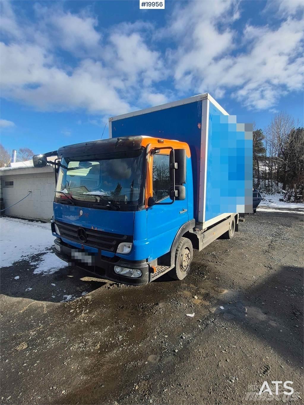 Mercedes-Benz 818 Camiones caja cerrada