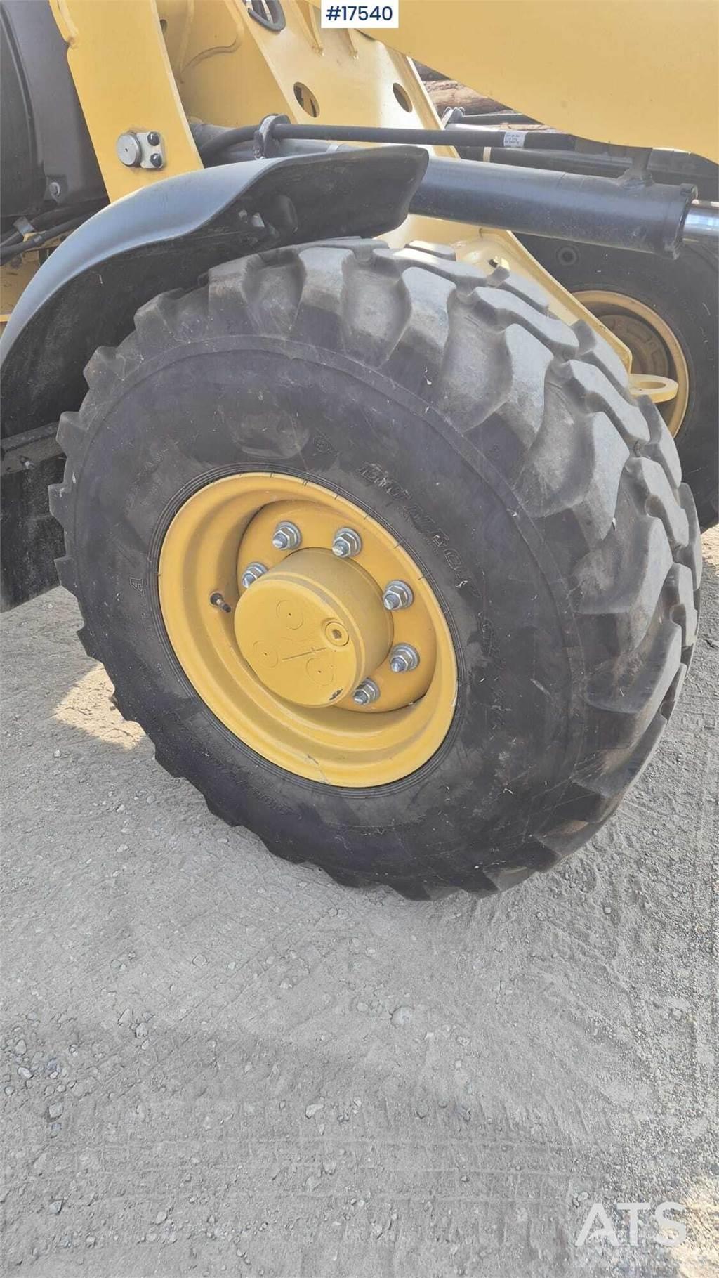 CAT 906M Cargadoras sobre ruedas