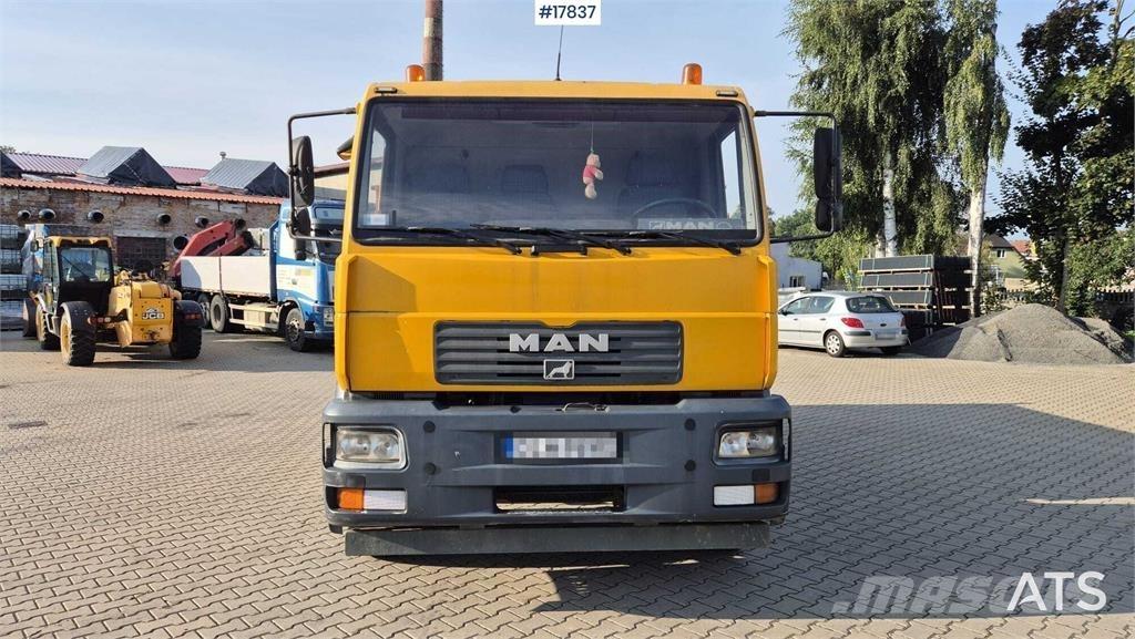 MAN 18.225 LC Camiones bañeras basculantes o volquetes