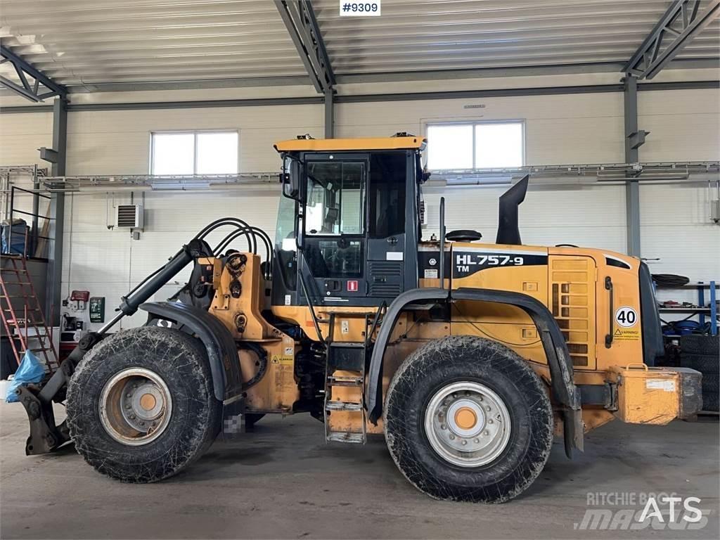 Hyundai HL757TM-9 Buldozer sobre ruedas