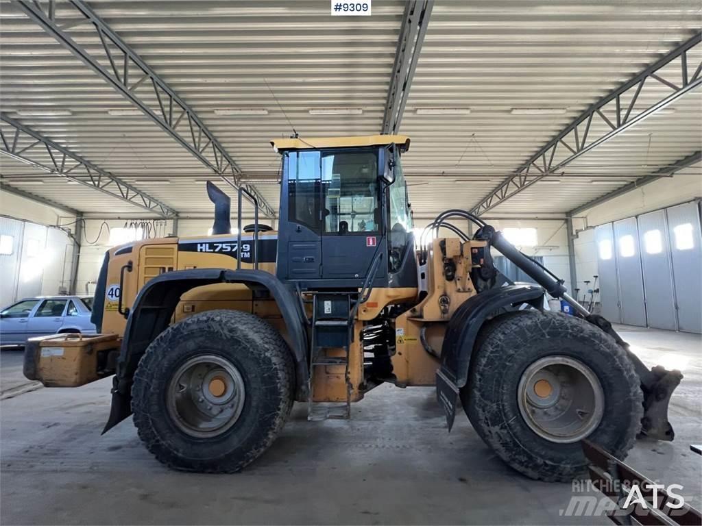 Hyundai HL757TM-9 Buldozer sobre ruedas