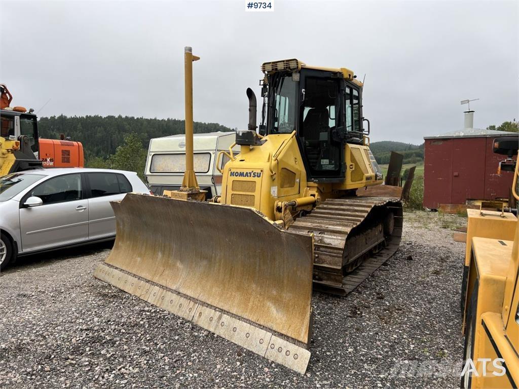 Komatsu D51PX-22 Buldozer sobre oruga