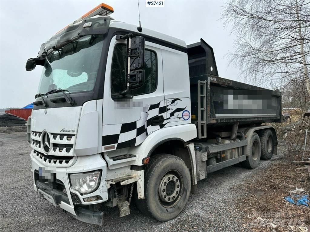 Mercedes-Benz Arocs Camiones bañeras basculantes o volquetes