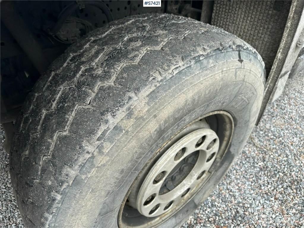 Mercedes-Benz Arocs Camiones bañeras basculantes o volquetes