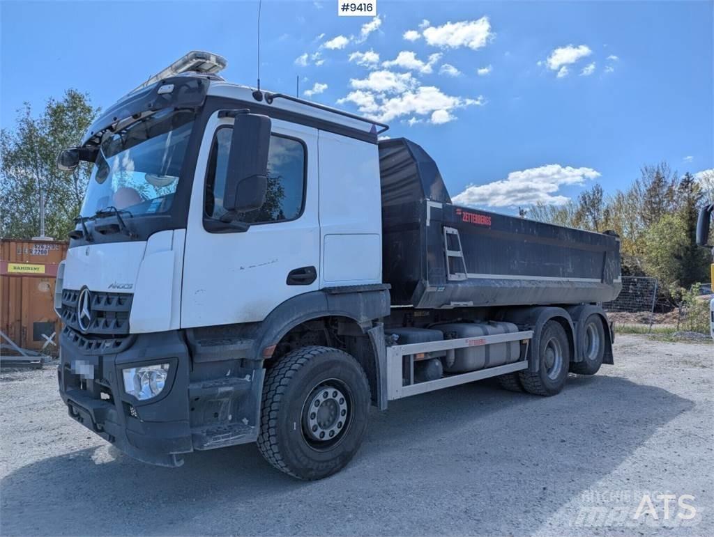 Mercedes-Benz Arocs Camiones bañeras basculantes o volquetes