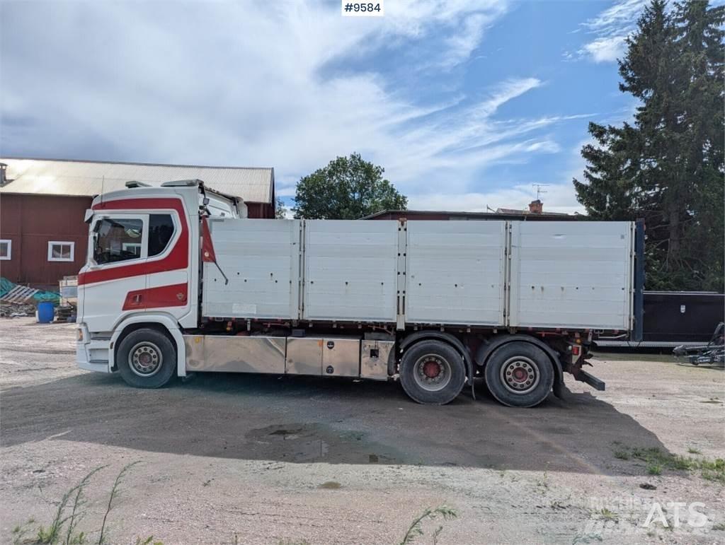 Scania R580 6X2 Camiones caja cerrada