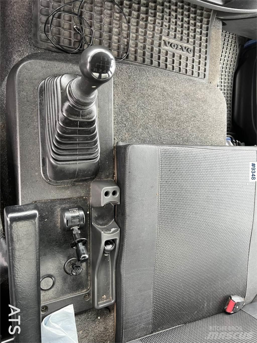 Volvo FL6 4X2 Camiones caja cerrada