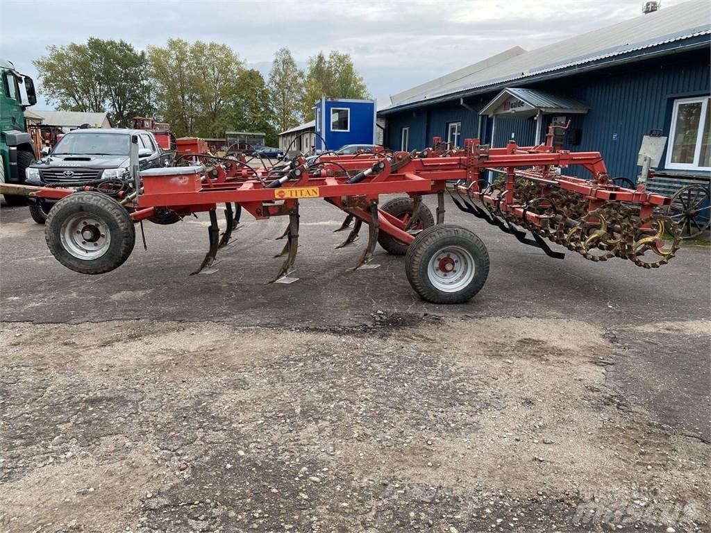 Brix Titan 11/ 300 Rastras para campos