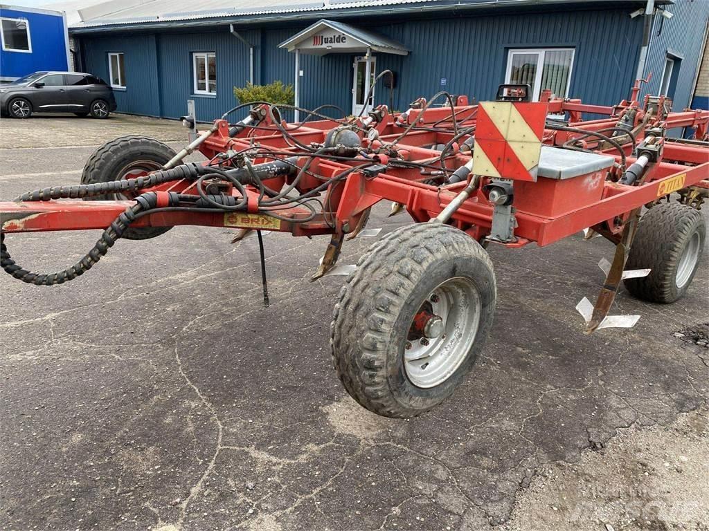 Brix Titan 11/ 300 Rastras para campos