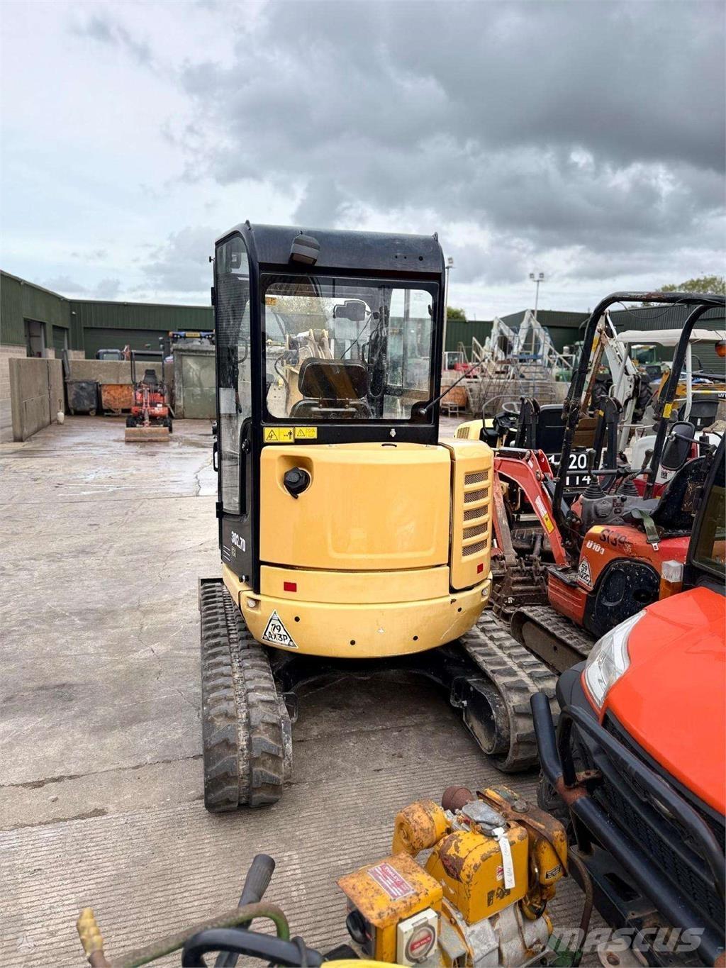 CAT 302.7 DCR Mini excavadoras < 7t