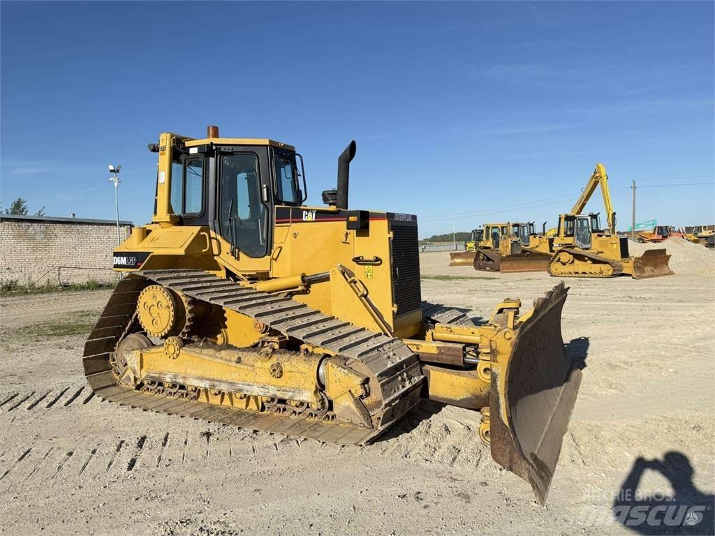 CAT D6M LGP Buldozer sobre oruga