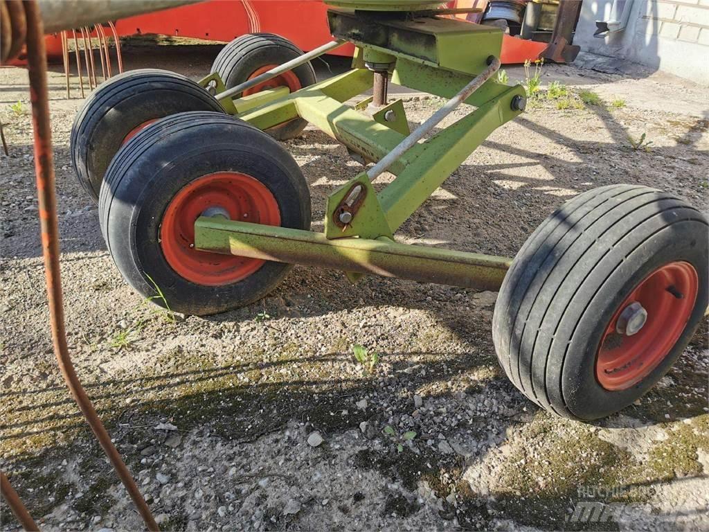 CLAAS Liner 430s Rastrillos y henificadores