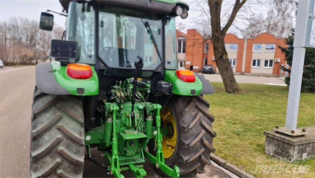 John Deere 5820 Tractores