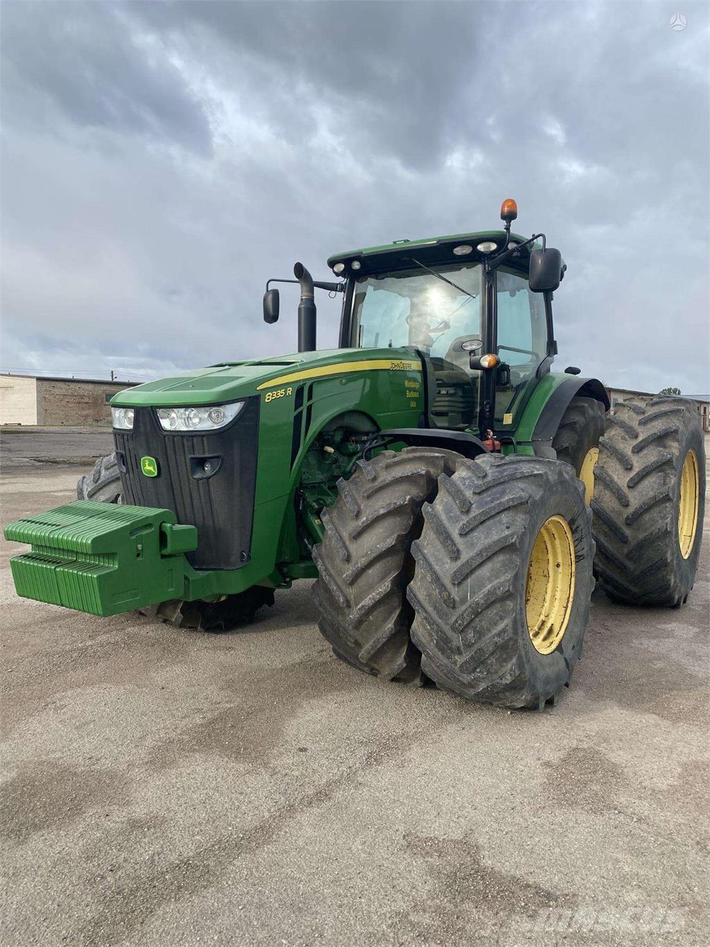 John Deere 8335R Tractores