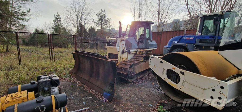 Komatsu D61PX-12 Buldozer sobre oruga