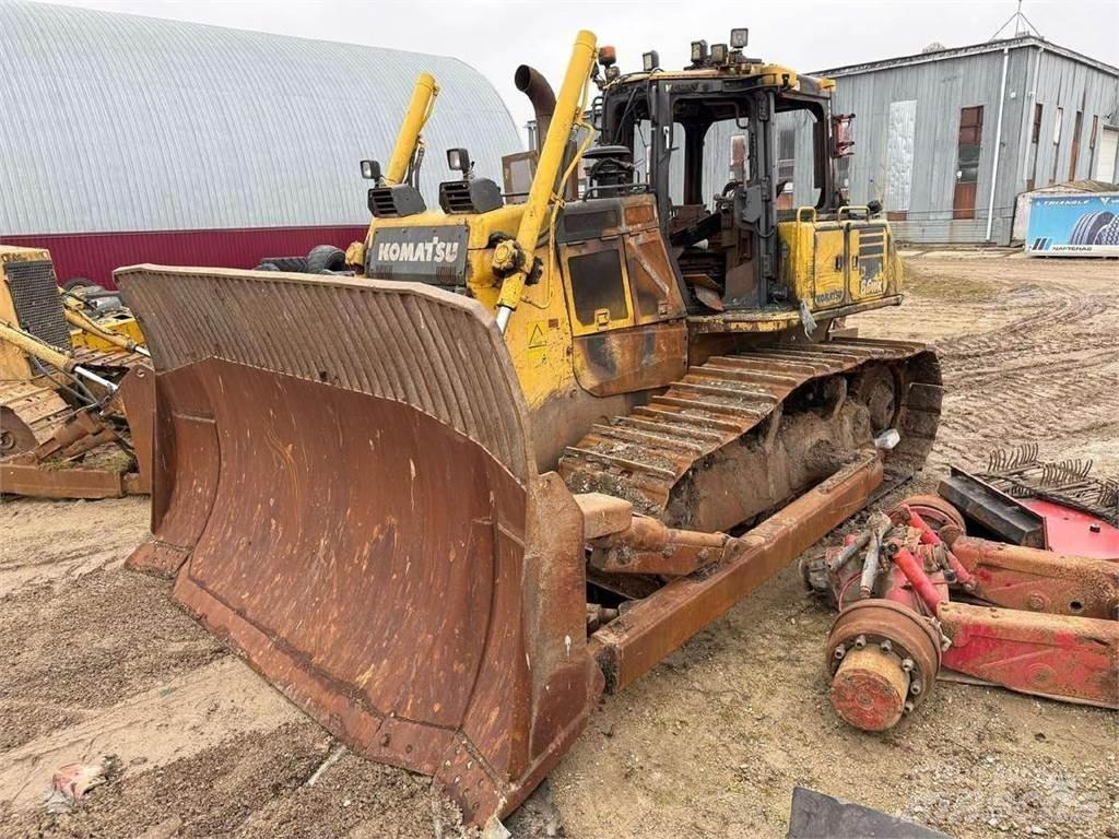 Komatsu D65WX-18 Buldozer sobre oruga