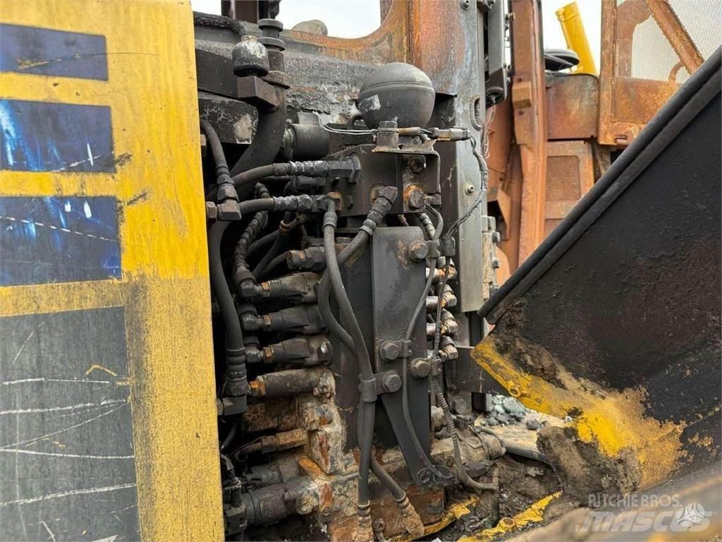 Komatsu D65WX-18 Buldozer sobre oruga