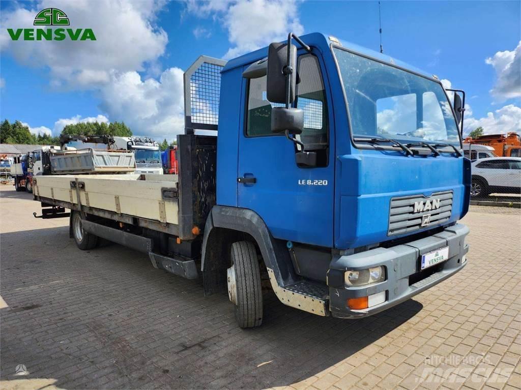 MAN LE 8.220 Camiones plataforma