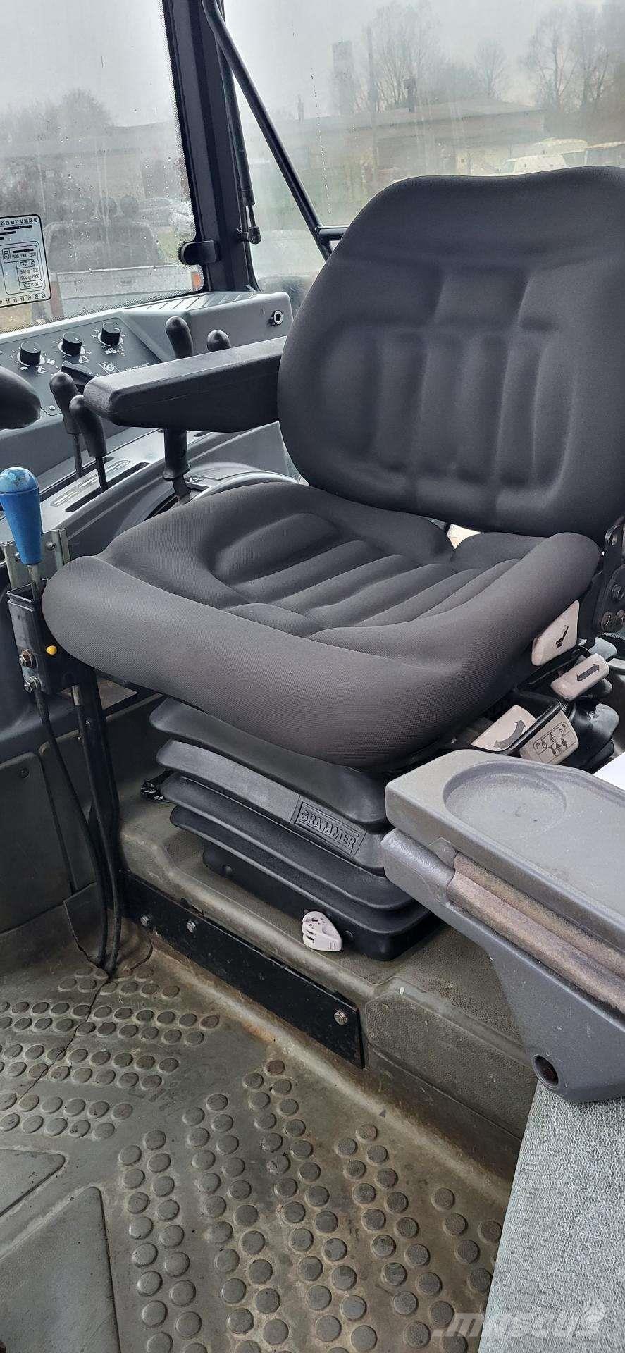 New Holland 7740 Tractores